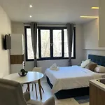 Garden Boutique شقة فندقية سالونيك